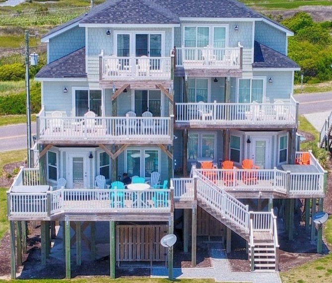 Oceanfront Home with Pool, Private Hot Tub, Backyard & Elevator. Amazing Ocean View!