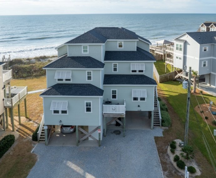 At Last - Stunning, Oceanfront, 5 BR, 4BA Private Hot Tub, Community Pool!!